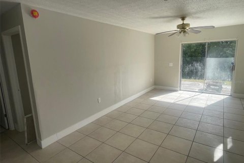 Apartamento en alquiler en New Port Richey, Florida, 2 dormitorios, 83.61 m2 № 1615756 - foto 4