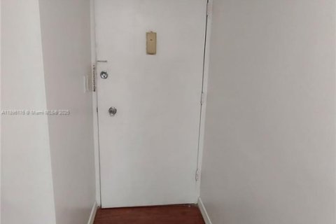 Apartamento en alquiler en Miami, Florida, 1 dormitorio, 53.88 m2 № 1949361 - foto 4