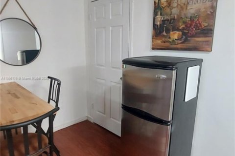 Apartamento en alquiler en Miami, Florida, 1 dormitorio, 53.88 m2 № 1949361 - foto 1