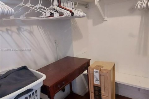 Apartamento en alquiler en Miami, Florida, 1 dormitorio, 53.88 m2 № 1949361 - foto 11