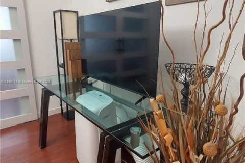 Apartamento en alquiler en Miami, Florida, 1 dormitorio, 53.88 m2 № 1949361 - foto 2