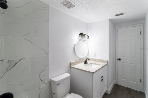 House in Tampa, Florida 4 bedrooms, 109.07 sq.m. № 2239382 - photo 3