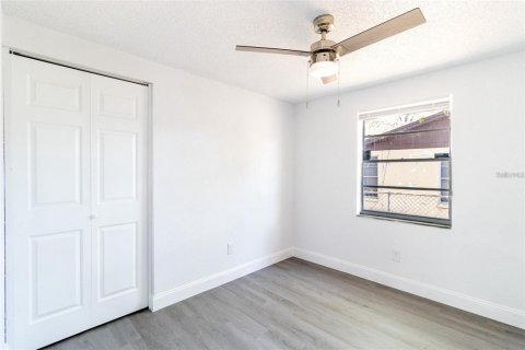 House in Tampa, Florida 4 bedrooms, 109.07 sq.m. № 2239382 - photo 5
