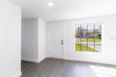 House in Tampa, Florida 4 bedrooms, 109.07 sq.m. № 2239382 - photo 11