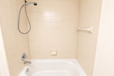 Copropriété à louer à Sarasota, Floride: 3 chambres, 125.6 m2 № 2148603 - photo 25