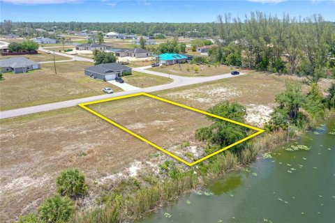Land in Cape Coral, Florida № 1688338 - photo 5