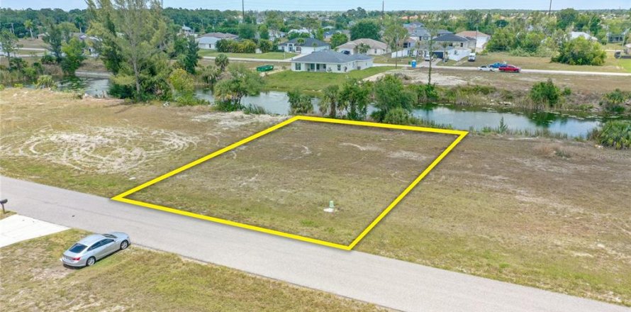 Land in Cape Coral, Florida № 1688338