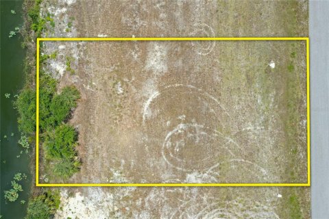 Land in Cape Coral, Florida № 1688338 - photo 2