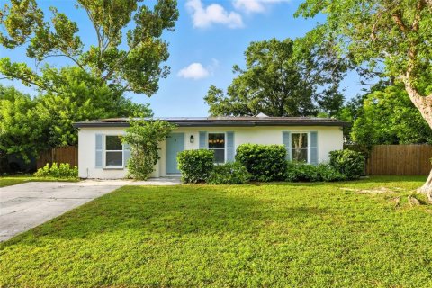 House in Seminole, Florida 4 bedrooms, 155.33 sq.m. № 1885973 - photo 1