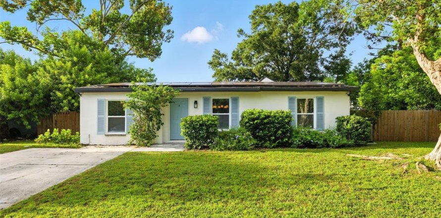 House in Seminole, Florida 4 bedrooms, 155.33 sq.m. № 1885973