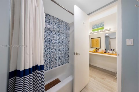 Copropriété à louer à Miami Beach, Floride: 1 chambre, 78.97 m2 № 2076378 - photo 17