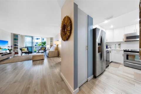 Copropriété à louer à Miami Beach, Floride: 1 chambre, 78.97 m2 № 2076378 - photo 13