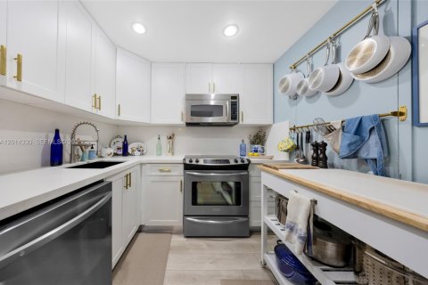 Copropriété à louer à Miami Beach, Floride: 1 chambre, 78.97 m2 № 2076378 - photo 10