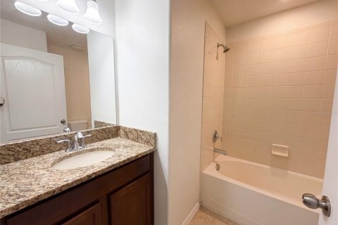 House in Ruskin, Florida 3 bedrooms, 138.7 sq.m. № 2227351 - photo 6