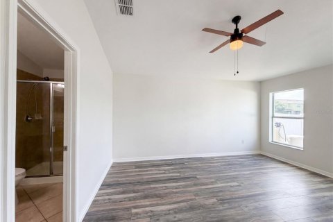 House in Ruskin, Florida 3 bedrooms, 138.7 sq.m. № 2227351 - photo 4