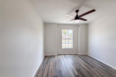 House in Ruskin, Florida 3 bedrooms, 138.7 sq.m. № 2227351 - photo 11