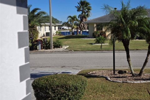 House in Sun City Center, Florida 2 bedrooms, 137.4 sq.m. № 1538278 - photo 3