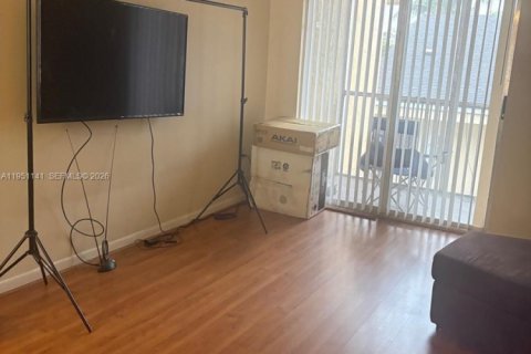 Condo in Miramar, Florida, 2 bedrooms № 2007336 - photo 11