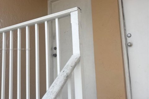 Condo in Miramar, Florida, 2 bedrooms № 2007336 - photo 2