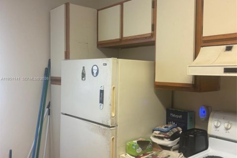 Condo in Miramar, Florida, 2 bedrooms № 2007336 - photo 13