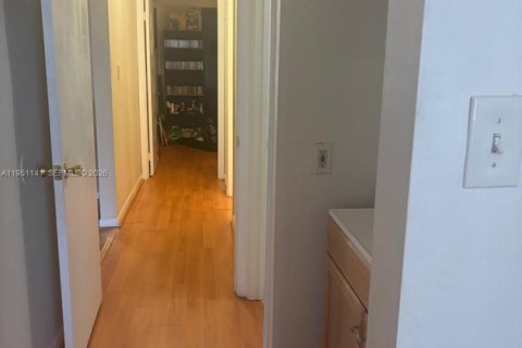 Condo in Miramar, Florida, 2 bedrooms № 2007336 - photo 15