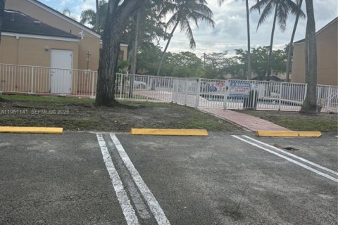 Condo in Miramar, Florida, 2 bedrooms № 2007336 - photo 5