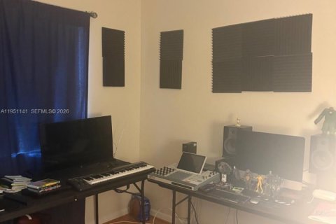 Condo in Miramar, Florida, 2 bedrooms № 2007336 - photo 12