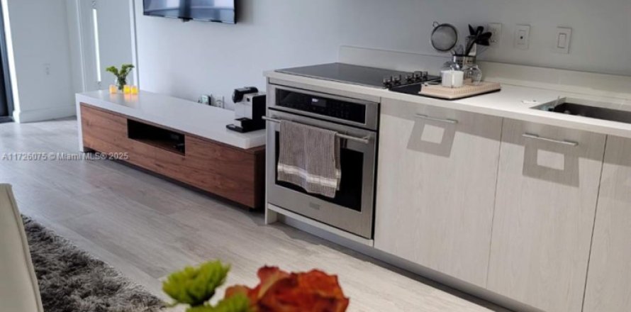 Кондоминиум с 1 спальней в Майами, Флорида № 1984963