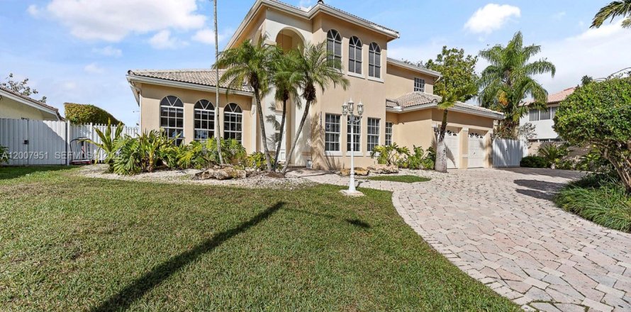 Villa ou maison à Miami, Floride 5 chambres, 313.92 m2 № 2170868