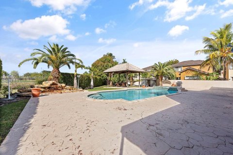 Villa ou maison à vendre à Miami, Floride: 5 chambres, 313.92 m2 № 2170868 - photo 16