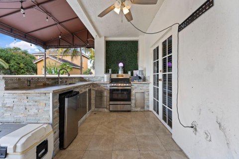 Villa ou maison à vendre à Miami, Floride: 5 chambres, 313.92 m2 № 2170868 - photo 14