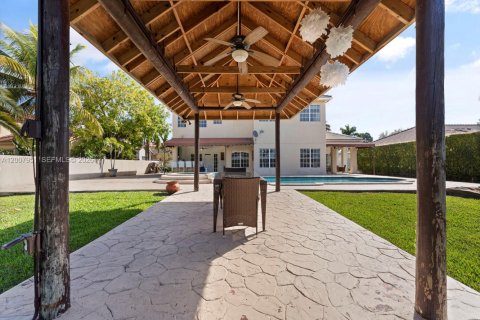 Villa ou maison à vendre à Miami, Floride: 5 chambres, 313.92 m2 № 2170868 - photo 13