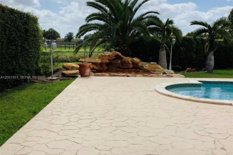 Villa ou maison à vendre à Miami, Floride: 5 chambres, 313.92 m2 № 2170868 - photo 19