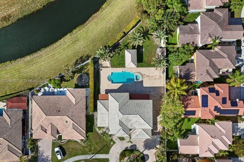Villa ou maison à vendre à Miami, Floride: 5 chambres, 313.92 m2 № 2170868 - photo 8