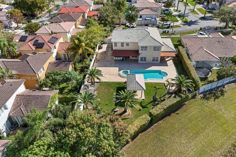 Villa ou maison à vendre à Miami, Floride: 5 chambres, 313.92 m2 № 2170868 - photo 10