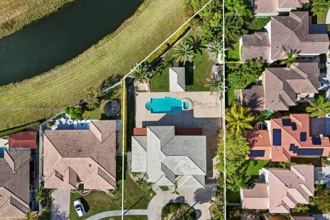 Villa ou maison à vendre à Miami, Floride: 5 chambres, 313.92 m2 № 2170868 - photo 9