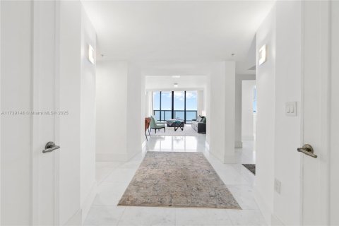 Condo in Sunny Isles Beach, Florida, 3 bedrooms  № 1863263 - photo 9