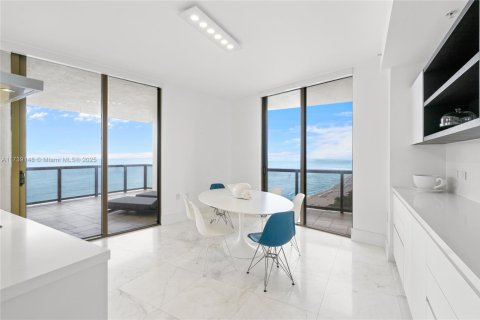 Condo in Sunny Isles Beach, Florida, 3 bedrooms  № 1863263 - photo 24