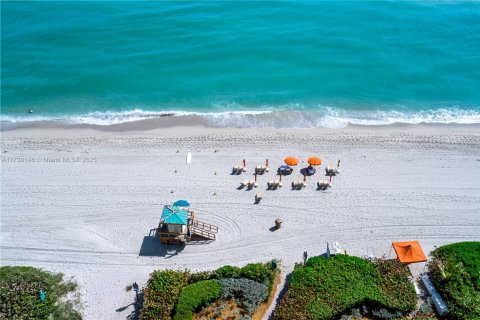 Condo in Sunny Isles Beach, Florida, 3 bedrooms  № 1863263 - photo 30