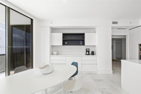 Condo in Sunny Isles Beach, Florida, 3 bedrooms  № 1863263 - photo 26