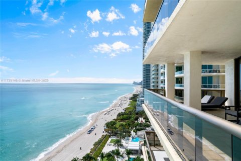 Condo in Sunny Isles Beach, Florida, 3 bedrooms  № 1863263 - photo 1