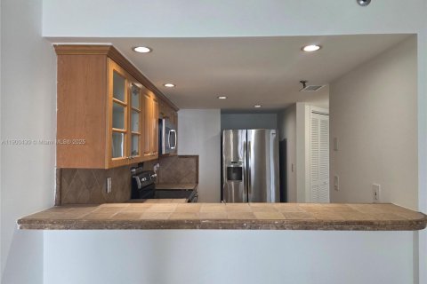 Condo in Miami Beach, Florida, 1 bedroom  № 1952803 - photo 5