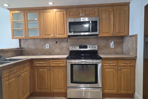 Condo in Miami Beach, Florida, 1 bedroom  № 1952803 - photo 3