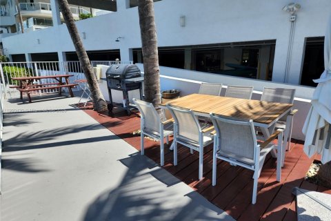 Condo in Miami Beach, Florida, 1 bedroom  № 1952803 - photo 22