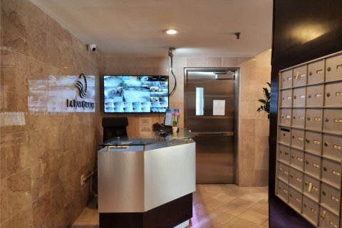 Condo in Miami Beach, Florida, 1 bedroom  № 1952803 - photo 19