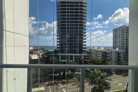 Condo in Miami Beach, Florida, 1 bedroom  № 1952803 - photo 16