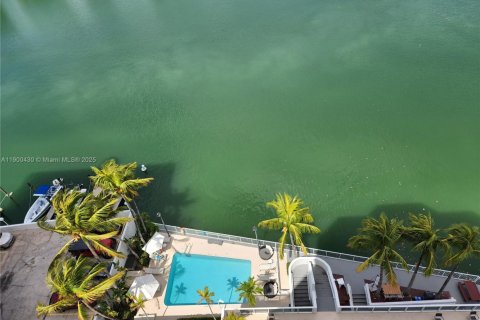 Condo in Miami Beach, Florida, 1 bedroom  № 1952803 - photo 21