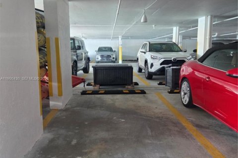 Condo in Miami Beach, Florida, 1 bedroom  № 1952803 - photo 30