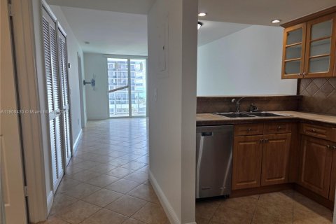 Condo in Miami Beach, Florida, 1 bedroom  № 1952803 - photo 2