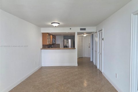 Condo in Miami Beach, Florida, 1 bedroom  № 1952803 - photo 6